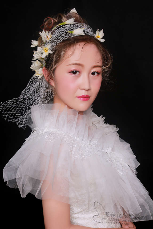 简单大方新娘子