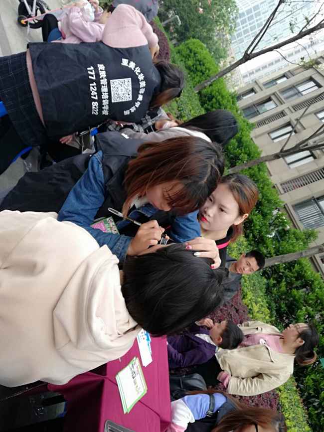 亚美美甲化妆公益活动,受益的10个人里面有你吗