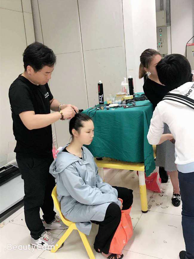 亚美5月19日昆城广场舞蹈比赛化妆图集